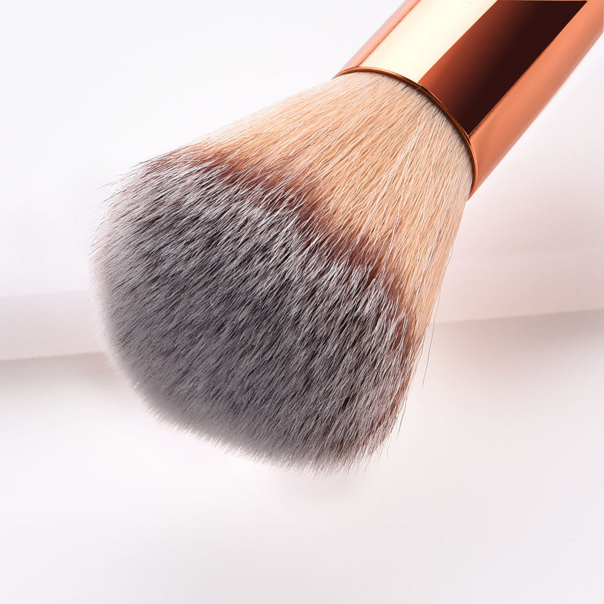 VelvetBlend dual-ended powder and blending brush - product photo 2 - AVALDEY